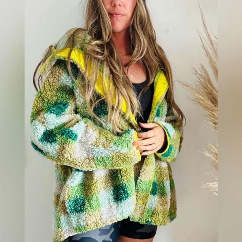 DAVI & DANI Green Plaid Teddy Jacket with Yellow Highlights. NWT size medium.